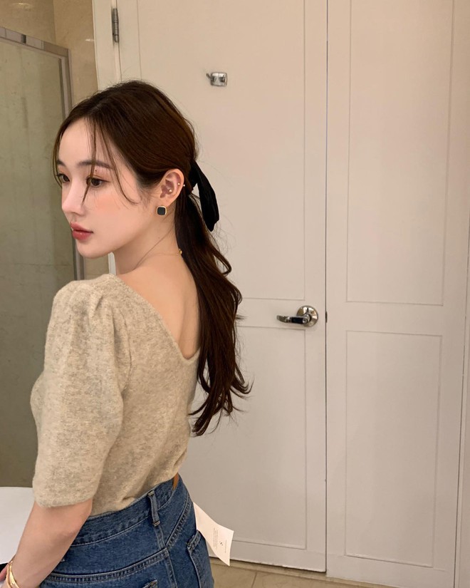 5 cách buộc tóc giúp chị em trông xinh và sang hơn khi mặc áo len- Ảnh 11. 5 cách buộc tóc giúp chị em trông xinh và sang hơn khi mặc áo len- Ảnh 11.