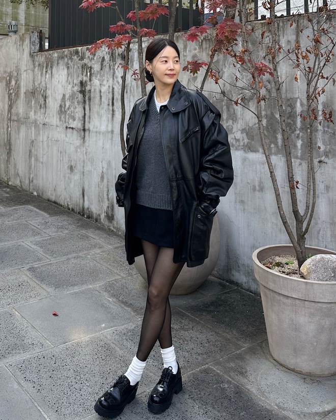 5 mẫu áo khoác làm nên phong cách sang trọng, trẻ trung của sao Hàn trên 40 tuổi- Ảnh 6. 5 mẫu áo khoác làm nên phong cách sang trọng, trẻ trung của sao Hàn trên 40 tuổi- Ảnh 6.