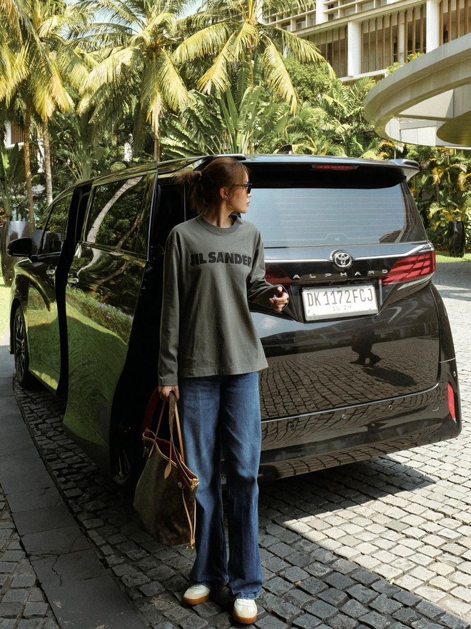 4 mỹ nhân Việt mặc quần jeans đẹp nhất, hóa ra item cơ bản lại có thể diện theo những cách sang đến vậy- Ảnh 1. 4 mỹ nhân Việt mặc quần jeans đẹp nhất, hóa ra item cơ bản lại có thể diện theo những cách sang đến vậy- Ảnh 1.