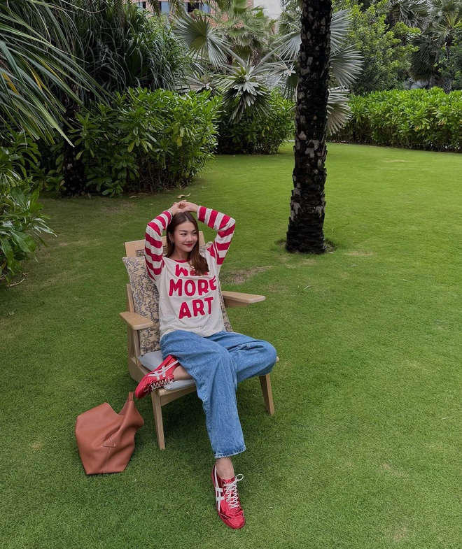 4 mỹ nhân Việt mặc quần jeans đẹp nhất, hóa ra item cơ bản lại có thể diện theo những cách sang đến vậy- Ảnh 13. 4 mỹ nhân Việt mặc quần jeans đẹp nhất, hóa ra item cơ bản lại có thể diện theo những cách sang đến vậy- Ảnh 13.