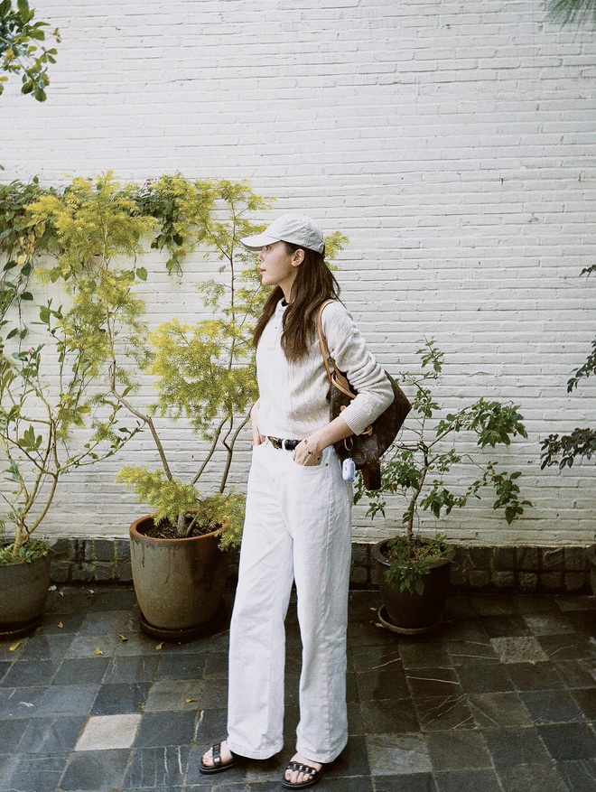 4 mỹ nhân Việt mặc quần jeans đẹp nhất, hóa ra item cơ bản lại có thể diện theo những cách sang đến vậy- Ảnh 3. 4 mỹ nhân Việt mặc quần jeans đẹp nhất, hóa ra item cơ bản lại có thể diện theo những cách sang đến vậy- Ảnh 3.