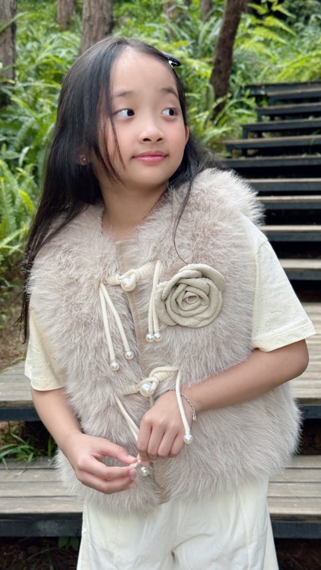 "Mợ chảnh" nhà Khánh Thi - Phan Hiển 7 tuổi đã mang thần thái giống mẹ - nữ hoàng dancesport, visual công chúa xinh yêu- Ảnh 8. "Mợ chảnh" nhà Khánh Thi - Phan Hiển 7 tuổi đã mang thần thái giống mẹ - nữ hoàng dancesport, visual công chúa xinh yêu- Ảnh 8.