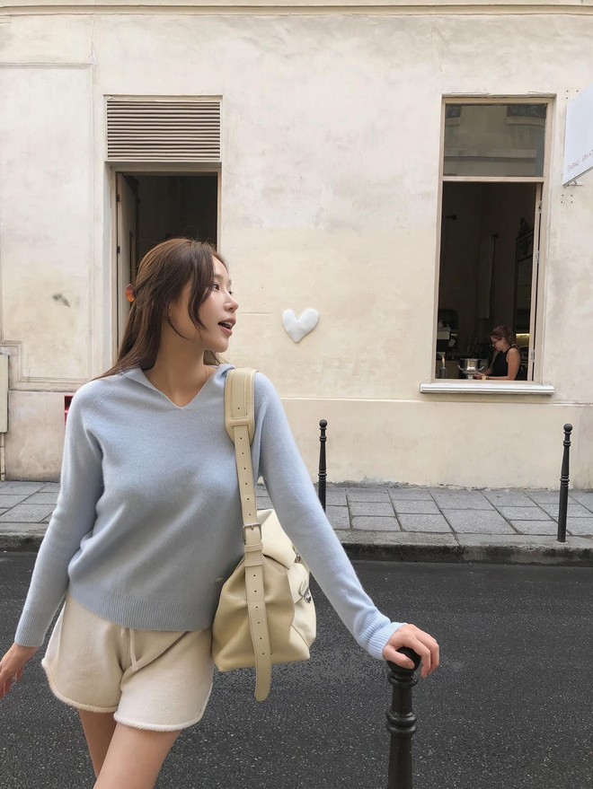 5 cách buộc tóc giúp chị em trông xinh và sang hơn khi mặc áo len- Ảnh 2. 5 cách buộc tóc giúp chị em trông xinh và sang hơn khi mặc áo len- Ảnh 2.