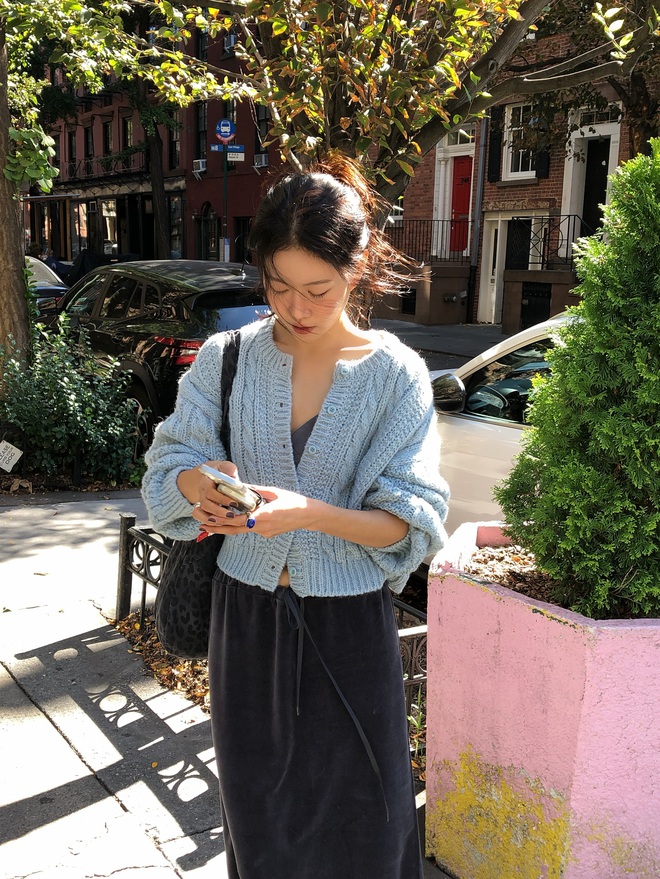 5 cách buộc tóc giúp chị em trông xinh và sang hơn khi mặc áo len- Ảnh 3. 5 cách buộc tóc giúp chị em trông xinh và sang hơn khi mặc áo len- Ảnh 3.