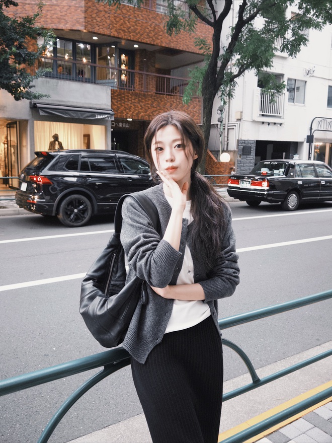 5 cách buộc tóc giúp chị em trông xinh và sang hơn khi mặc áo len- Ảnh 10. 5 cách buộc tóc giúp chị em trông xinh và sang hơn khi mặc áo len- Ảnh 10.