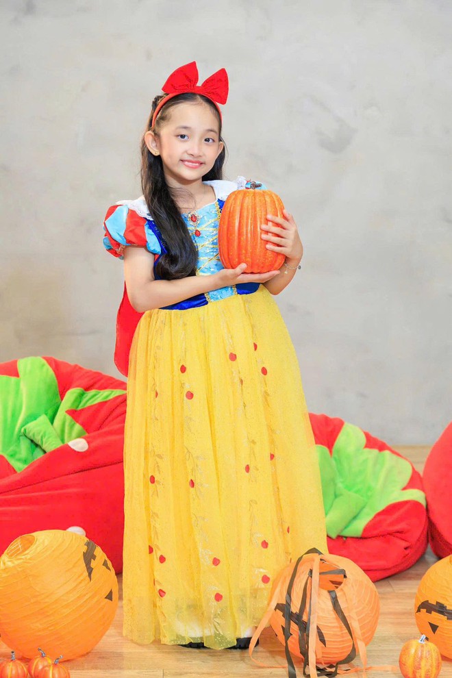 "Mợ chảnh" nhà Khánh Thi - Phan Hiển 7 tuổi đã mang thần thái giống mẹ - nữ hoàng dancesport, visual công chúa xinh yêu- Ảnh 4. "Mợ chảnh" nhà Khánh Thi - Phan Hiển 7 tuổi đã mang thần thái giống mẹ - nữ hoàng dancesport, visual công chúa xinh yêu- Ảnh 4.