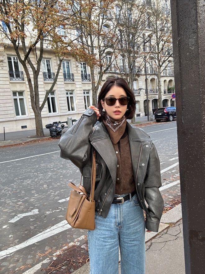 5 mẫu áo khoác làm nên phong cách sang trọng, trẻ trung của sao Hàn trên 40 tuổi- Ảnh 8. 5 mẫu áo khoác làm nên phong cách sang trọng, trẻ trung của sao Hàn trên 40 tuổi- Ảnh 8.