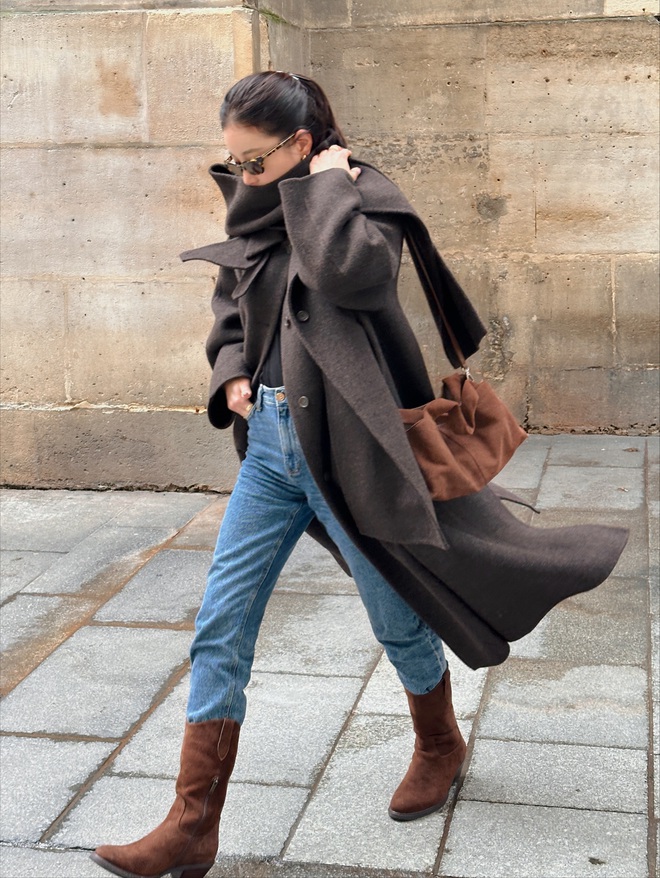 5 mẫu áo khoác làm nên phong cách sang trọng, trẻ trung của sao Hàn trên 40 tuổi- Ảnh 4. 5 mẫu áo khoác làm nên phong cách sang trọng, trẻ trung của sao Hàn trên 40 tuổi- Ảnh 4.