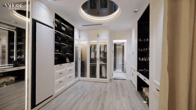 Video: Cận cảnh biệt thự chục tỷ của Thành Chung và vợ hot girl, được khen đẹp hơn cả nhà Văn Hậu - Hải My- Ảnh 4. Video: Cận cảnh biệt thự chục tỷ của Thành Chung và vợ hot girl, được khen đẹp hơn cả nhà Văn Hậu - Hải My- Ảnh 4.