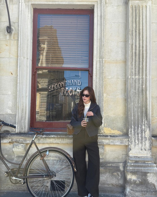 Nữ chính phim Chiếc lá cuốn bay mặc siêu đẹp ở tuổi U35 nhưng nhan sắc khi cắt tóc ngắn mới tuyệt đỉnh- Ảnh 9. Nữ chính phim Chiếc lá cuốn bay mặc siêu đẹp ở tuổi U35 nhưng nhan sắc khi cắt tóc ngắn mới tuyệt đỉnh- Ảnh 9.