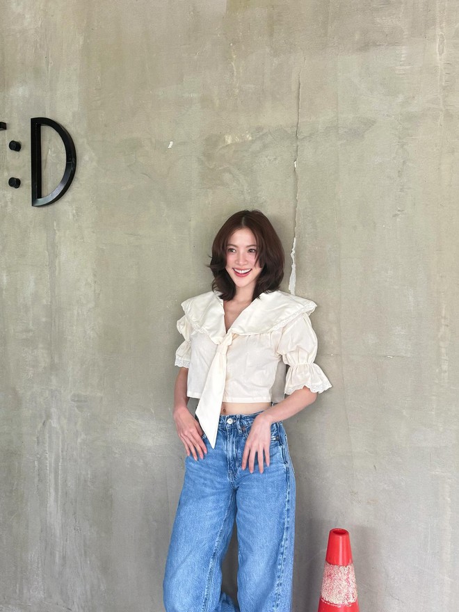 Nữ chính phim Chiếc lá cuốn bay mặc siêu đẹp ở tuổi U35 nhưng nhan sắc khi cắt tóc ngắn mới tuyệt đỉnh- Ảnh 4. Nữ chính phim Chiếc lá cuốn bay mặc siêu đẹp ở tuổi U35 nhưng nhan sắc khi cắt tóc ngắn mới tuyệt đỉnh- Ảnh 4.