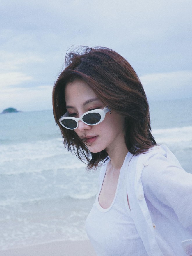 Nữ chính phim Chiếc lá cuốn bay mặc siêu đẹp ở tuổi U35 nhưng nhan sắc khi cắt tóc ngắn mới tuyệt đỉnh- Ảnh 1. Nữ chính phim Chiếc lá cuốn bay mặc siêu đẹp ở tuổi U35 nhưng nhan sắc khi cắt tóc ngắn mới tuyệt đỉnh- Ảnh 1.