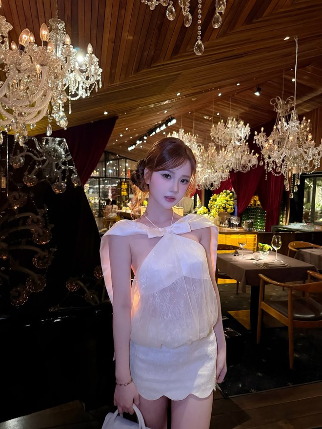 Dẫn bạn gái mới đi mua Mẹc, hot TikToker bị "phốt" kịch bản yêu đương không đổi chỉ đổi nữ chính- Ảnh 6. Dẫn bạn gái mới đi mua Mẹc, hot TikToker bị "phốt" kịch bản yêu đương không đổi chỉ đổi nữ chính- Ảnh 6.