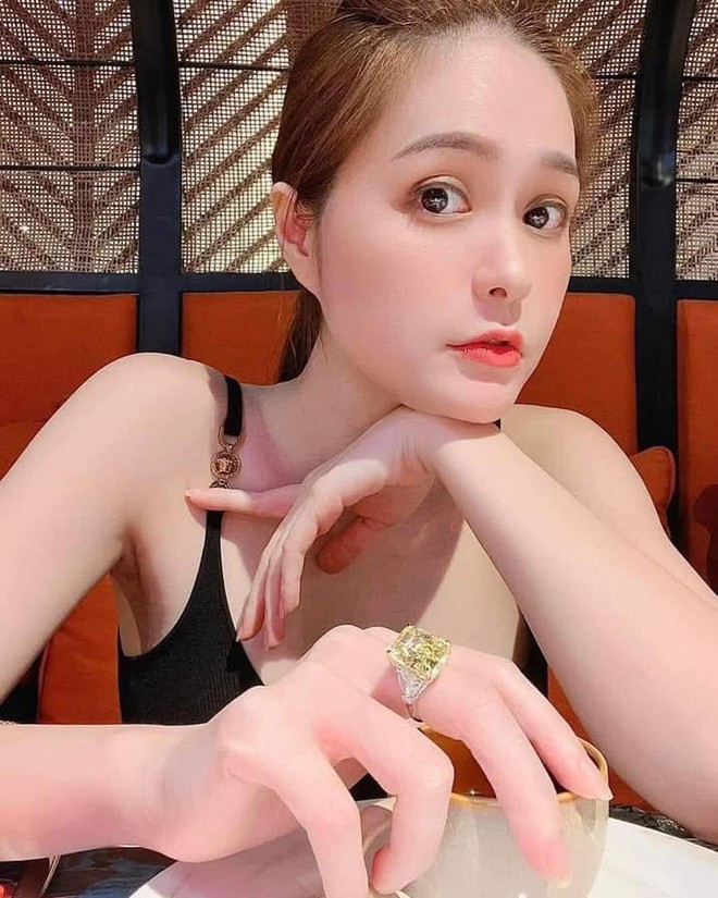 Bay màu danh xưng “nữ đại gia quận 7” của Đoàn Di Băng- Ảnh 25. Bay màu danh xưng “nữ đại gia quận 7” của Đoàn Di Băng- Ảnh 25.