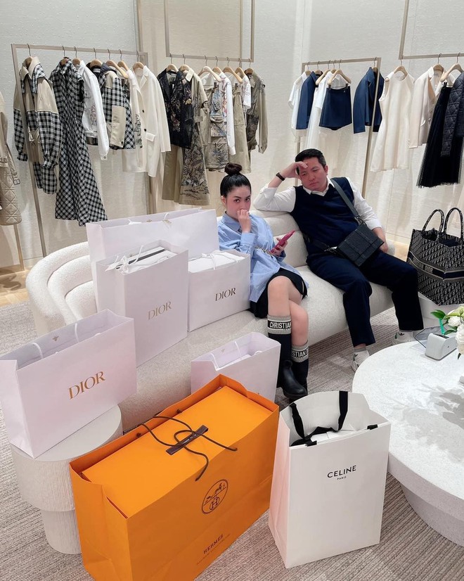 Bay màu danh xưng “nữ đại gia quận 7” của Đoàn Di Băng- Ảnh 6. Bay màu danh xưng “nữ đại gia quận 7” của Đoàn Di Băng- Ảnh 6.