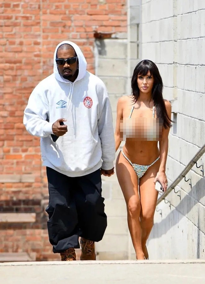 Vợ Kanye West với phong cách thời trang táo bạo- Ảnh 16. Vợ Kanye West với phong cách thời trang táo bạo- Ảnh 16.