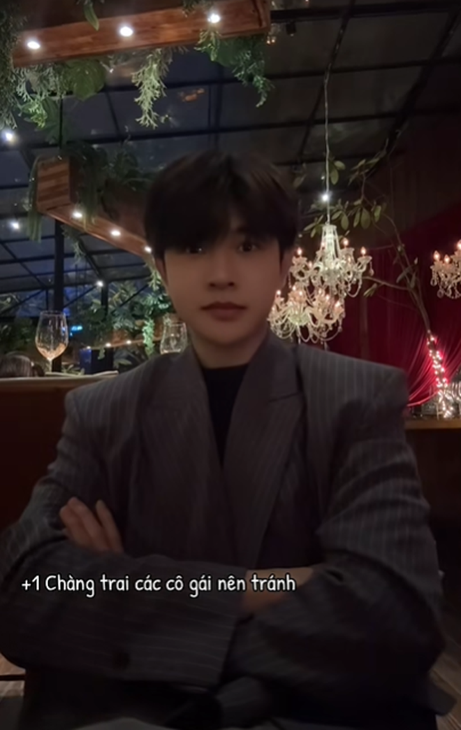 Dẫn bạn gái mới đi mua Mẹc, hot TikToker bị "phốt" kịch bản yêu đương không đổi chỉ đổi nữ chính- Ảnh 5. Dẫn bạn gái mới đi mua Mẹc, hot TikToker bị "phốt" kịch bản yêu đương không đổi chỉ đổi nữ chính- Ảnh 5.