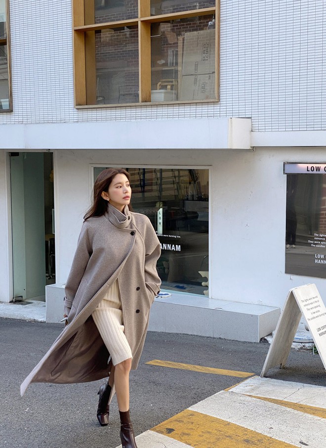 4 cách mặc áo khoác dài siêu tôn dáng- Ảnh 7. 4 cách mặc áo khoác dài siêu tôn dáng- Ảnh 7.