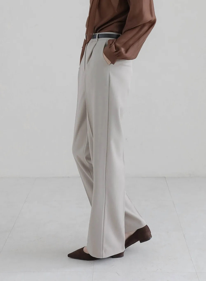 5 kiểu giày bệt hack dáng cho nàng có chiều cao khiêm tốn, biết rồi là không muốn đi giày cao gót nữa- Ảnh 12. 5 kiểu giày bệt hack dáng cho nàng có chiều cao khiêm tốn, biết rồi là không muốn đi giày cao gót nữa- Ảnh 12.