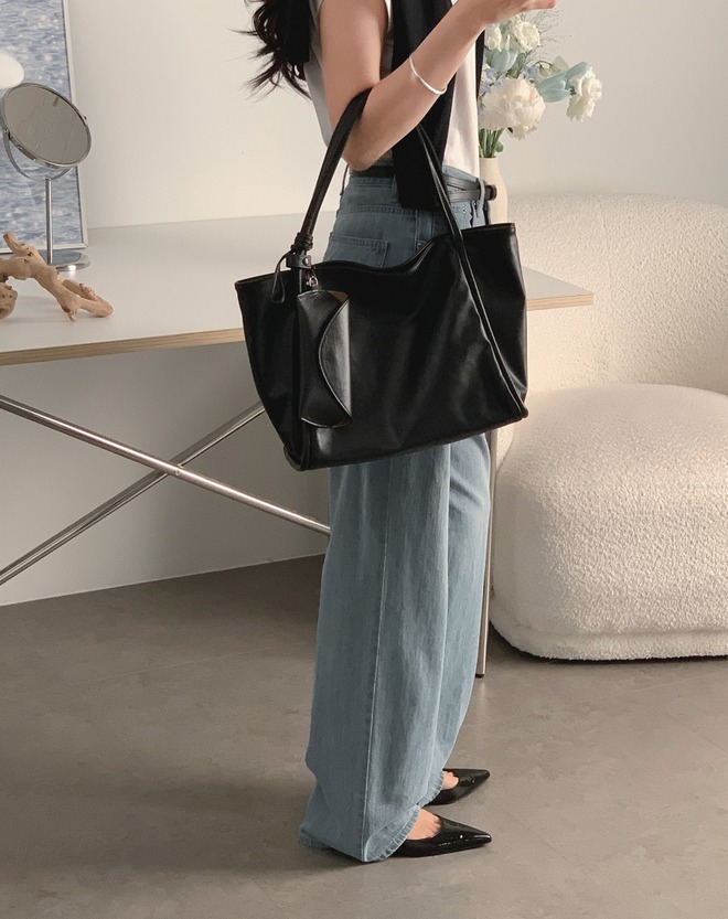 5 kiểu giày bệt hack dáng cho nàng có chiều cao khiêm tốn, biết rồi là không muốn đi giày cao gót nữa- Ảnh 11. 5 kiểu giày bệt hack dáng cho nàng có chiều cao khiêm tốn, biết rồi là không muốn đi giày cao gót nữa- Ảnh 11.