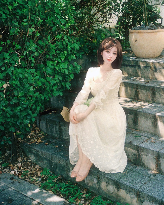 5 kiểu giày bệt hack dáng cho nàng có chiều cao khiêm tốn, biết rồi là không muốn đi giày cao gót nữa- Ảnh 9. 5 kiểu giày bệt hack dáng cho nàng có chiều cao khiêm tốn, biết rồi là không muốn đi giày cao gót nữa- Ảnh 9.