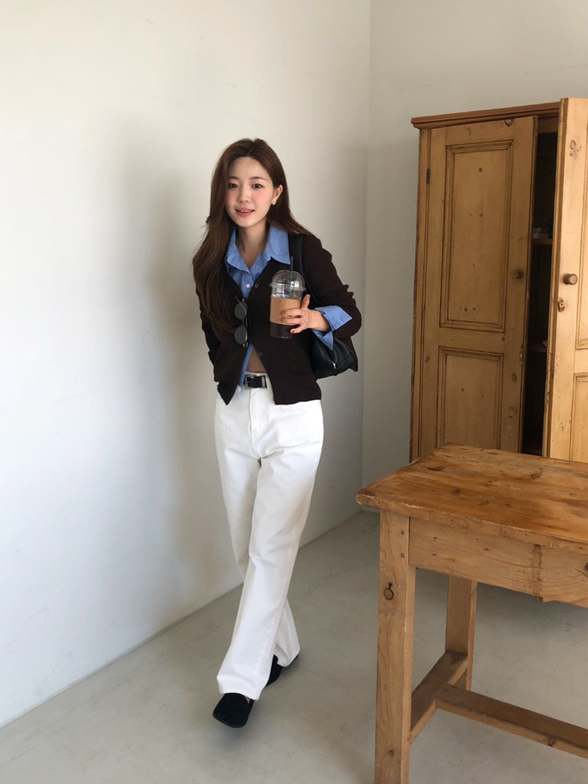 4 cách mặc áo len tối màu trẻ trung nhưng vẫn đảm bảo sang trọng- Ảnh 4.