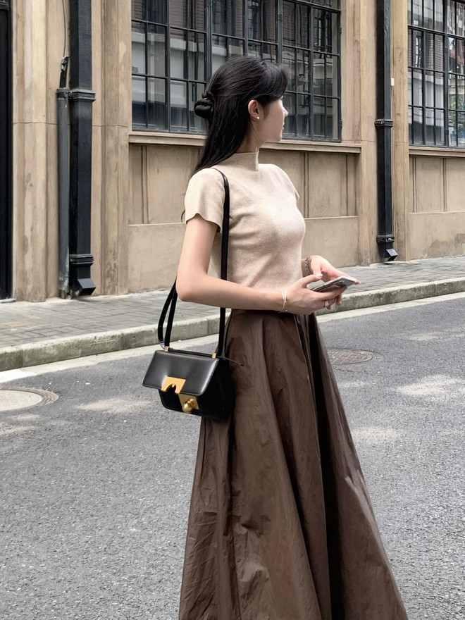 Chân váy đen dễ mặc nhưng có 4 kiểu khác còn đẹp và trẻ trung hơn- Ảnh 6.