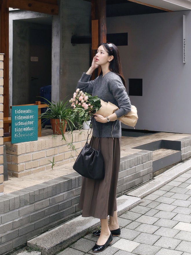 5 kiểu giày bệt hack dáng cho nàng có chiều cao khiêm tốn, biết rồi là không muốn đi giày cao gót nữa- Ảnh 2. 5 kiểu giày bệt hack dáng cho nàng có chiều cao khiêm tốn, biết rồi là không muốn đi giày cao gót nữa- Ảnh 2.