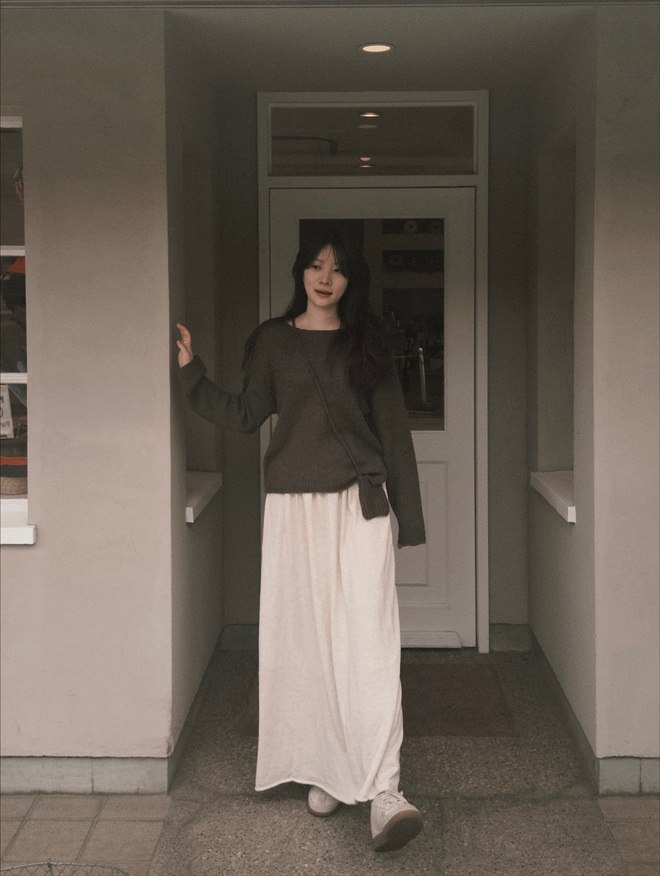 Chân váy đen dễ mặc nhưng có 4 kiểu khác còn đẹp và trẻ trung hơn- Ảnh 2.