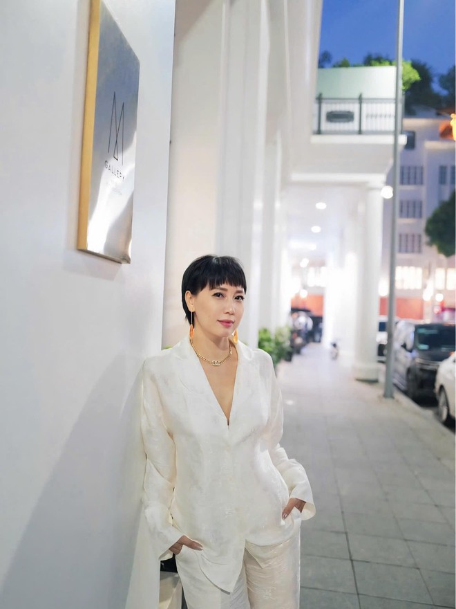 Mẹ vợ Đoàn Văn Hậu khoe chân dài nuột nà, sexy hết nấc, Doãn Hải My thừa hưởng từ đây- Ảnh 7.