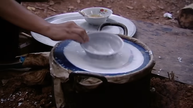 Đầu bếp 17 sao Michelin thế giới ngồi khúm núm ăn xôi ở Việt Nam- Ảnh 2.