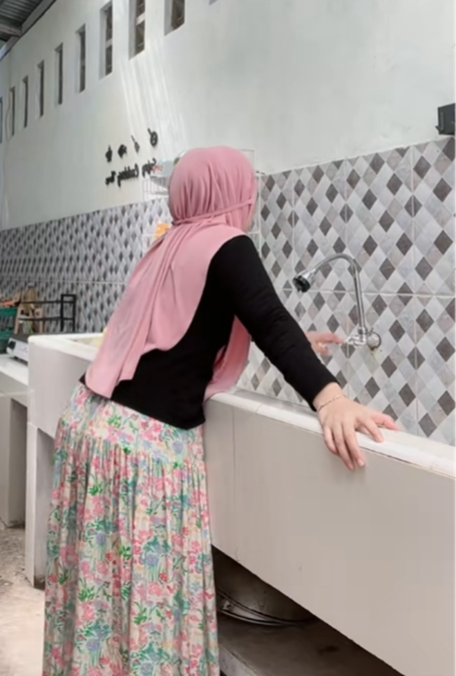 Bồn rửa bát to như bể cá khiến netizen "hoài nghi nhân sinh"- Ảnh 5.