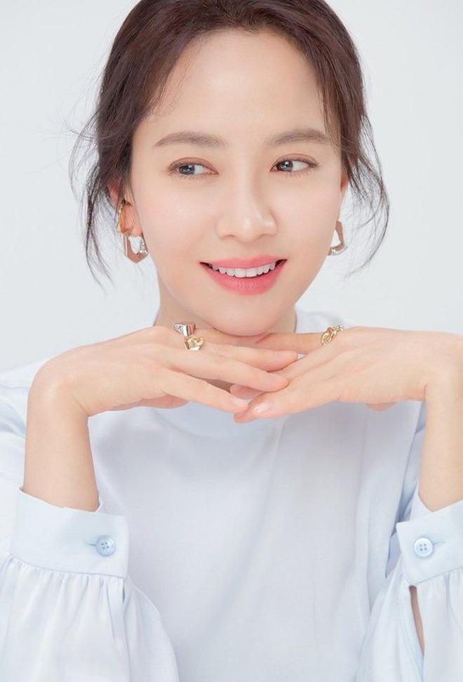 Song Ji Hyo ăn thử món kinh dị "khó nuốt" của người Việt, phản ứng sau đó mới bất ngờ- Ảnh 7. Song Ji Hyo ăn thử món kinh dị "khó nuốt" của người Việt, phản ứng sau đó mới bất ngờ- Ảnh 7.