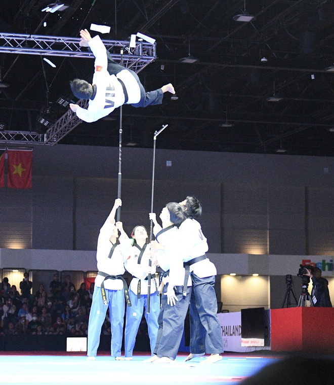 Ảnh: Taekwondo gặt HCV cho đoàn Việt Nam sau cả ngày dài, kết thúc bằng nước mắt hạnh phúc vô bờ- Ảnh 8. Ảnh: Taekwondo gặt HCV cho đoàn Việt Nam sau cả ngày dài, kết thúc bằng nước mắt hạnh phúc vô bờ- Ảnh 8.