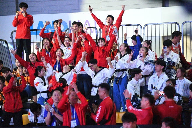 Ảnh: Taekwondo gặt HCV cho đoàn Việt Nam sau cả ngày dài, kết thúc bằng nước mắt hạnh phúc vô bờ- Ảnh 11. Ảnh: Taekwondo gặt HCV cho đoàn Việt Nam sau cả ngày dài, kết thúc bằng nước mắt hạnh phúc vô bờ- Ảnh 11.