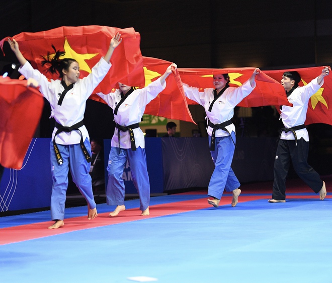 Ảnh: Taekwondo gặt HCV cho đoàn Việt Nam sau cả ngày dài, kết thúc bằng nước mắt hạnh phúc vô bờ- Ảnh 14. Ảnh: Taekwondo gặt HCV cho đoàn Việt Nam sau cả ngày dài, kết thúc bằng nước mắt hạnh phúc vô bờ- Ảnh 14.