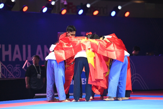 Ảnh: Taekwondo gặt HCV cho đoàn Việt Nam sau cả ngày dài, kết thúc bằng nước mắt hạnh phúc vô bờ- Ảnh 17. Ảnh: Taekwondo gặt HCV cho đoàn Việt Nam sau cả ngày dài, kết thúc bằng nước mắt hạnh phúc vô bờ- Ảnh 17.