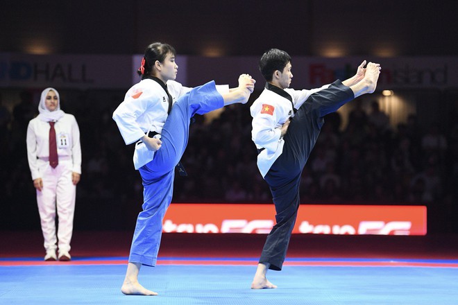 Trai tài gái giỏi Taekwondo Việt Nam ôm nhau bật khóc, vỡ oà cảm xúc khi thắng Thái Lan ở bán kết SEA Games 33- Ảnh 2.