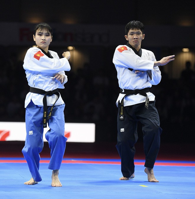 Trai tài gái giỏi Taekwondo Việt Nam ôm nhau bật khóc, vỡ oà cảm xúc khi thắng Thái Lan ở bán kết SEA Games 33- Ảnh 4.