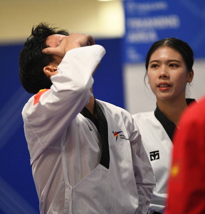 Tuyển thủ Việt Nam ôm đầu buồn bã khi thua đầy tranh cãi ở chung kết SEA Games, BHL khiếu nại cực căng- Ảnh 14.