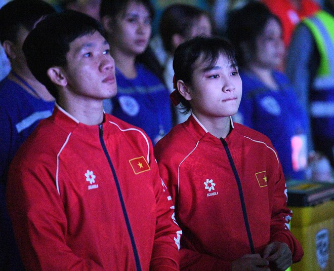 Chạnh lòng khoảnh khắc gái xinh Taekwondo Việt Nam lặng lẽ lau nước mắt, mãi tiếc nuối vì để mất HCV SEA Games 33- Ảnh 2. Chạnh lòng khoảnh khắc gái xinh Taekwondo Việt Nam lặng lẽ lau nước mắt, mãi tiếc nuối vì để mất HCV SEA Games 33- Ảnh 2.