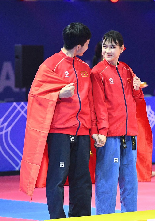Chạnh lòng khoảnh khắc gái xinh Taekwondo Việt Nam lặng lẽ lau nước mắt, mãi tiếc nuối vì để mất HCV SEA Games 33- Ảnh 3. Chạnh lòng khoảnh khắc gái xinh Taekwondo Việt Nam lặng lẽ lau nước mắt, mãi tiếc nuối vì để mất HCV SEA Games 33- Ảnh 3.