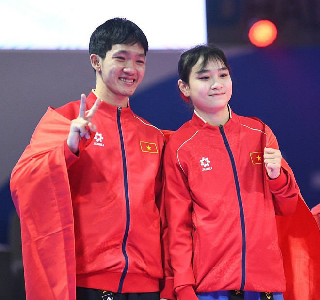 Chạnh lòng khoảnh khắc gái xinh Taekwondo Việt Nam lặng lẽ lau nước mắt, mãi tiếc nuối vì để mất HCV SEA Games 33- Ảnh 4. Chạnh lòng khoảnh khắc gái xinh Taekwondo Việt Nam lặng lẽ lau nước mắt, mãi tiếc nuối vì để mất HCV SEA Games 33- Ảnh 4.