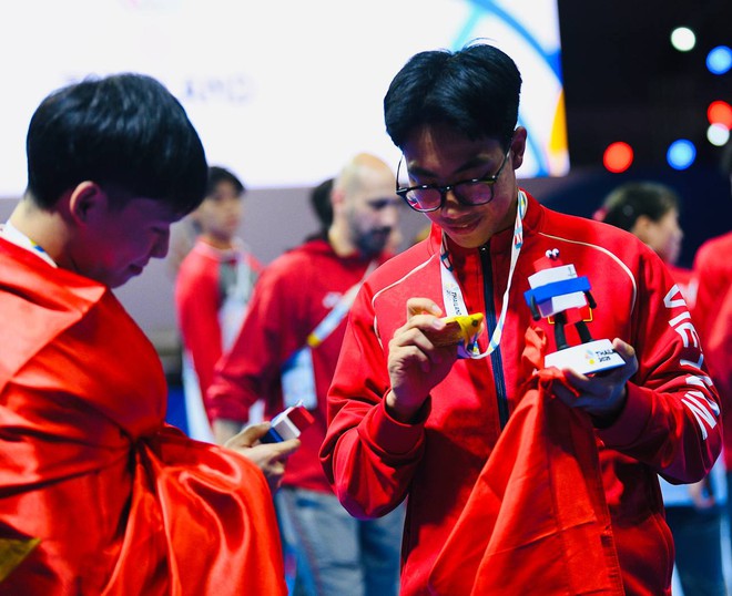 Video: Quá tự hào khoảnh khắc Quốc ca Việt Nam vang lên giữa nhà thi đấu SEA Games 33, Việt Nam vô địch!- Ảnh 12. Video: Quá tự hào khoảnh khắc Quốc ca Việt Nam vang lên giữa nhà thi đấu SEA Games 33, Việt Nam vô địch!- Ảnh 12.