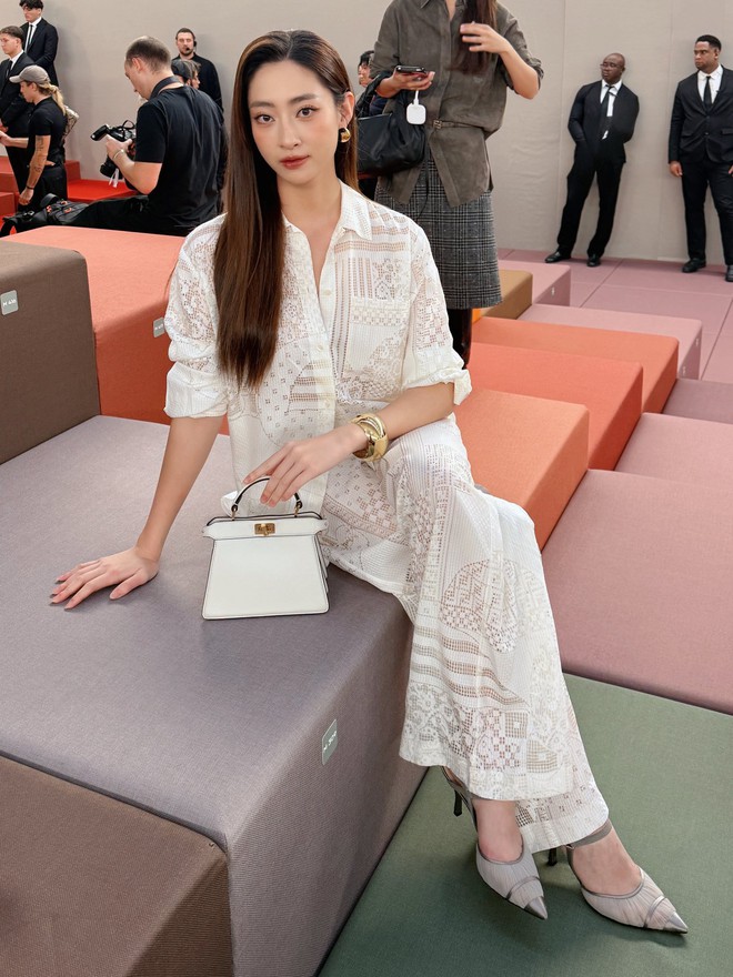 "Nữ giúp việc" đang học Tiến sĩ, ở penthouse view Hồ Tây, là con gái cựu Giám đốc Kho bạc Nhà nước Cao Bằng- Ảnh 5. "Nữ giúp việc" đang học Tiến sĩ, ở penthouse view Hồ Tây, là con gái cựu Giám đốc Kho bạc Nhà nước Cao Bằng- Ảnh 5.