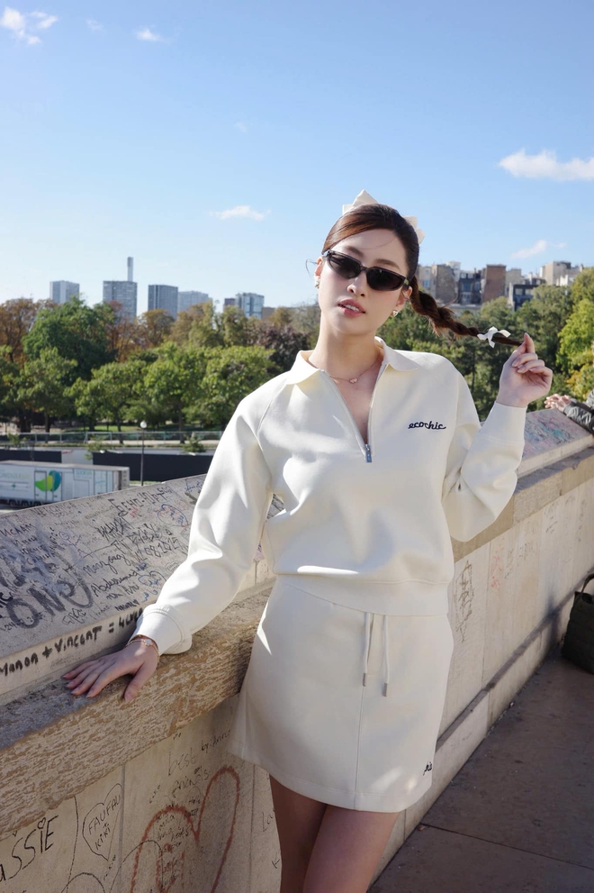 "Nữ giúp việc" đang học Tiến sĩ, ở penthouse view Hồ Tây, là con gái cựu Giám đốc Kho bạc Nhà nước Cao Bằng- Ảnh 16. "Nữ giúp việc" đang học Tiến sĩ, ở penthouse view Hồ Tây, là con gái cựu Giám đốc Kho bạc Nhà nước Cao Bằng- Ảnh 16.