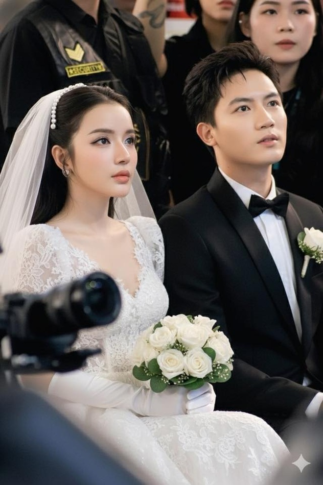 Chuyện gì đang xảy ra với LyLy - Anh Tú?- Ảnh 5. Chuyện gì đang xảy ra với LyLy - Anh Tú?- Ảnh 5.