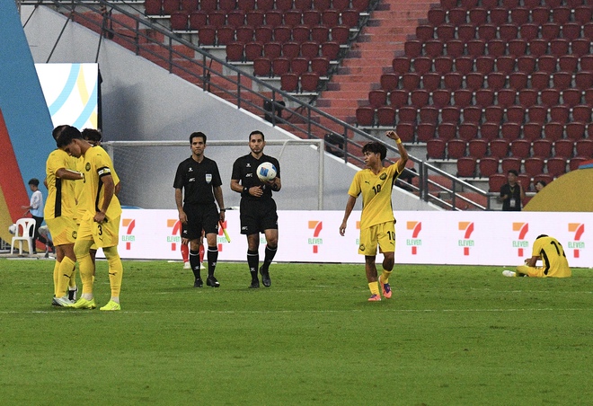 Thắng 2-0 đẹp mắt, dàn hot boy U22 Việt Nam còn ghi điểm bởi hành động đẹp hơn với đối thủ Malaysia- Ảnh 4. Thắng 2-0 đẹp mắt, dàn hot boy U22 Việt Nam còn ghi điểm bởi hành động đẹp hơn với đối thủ Malaysia- Ảnh 4.