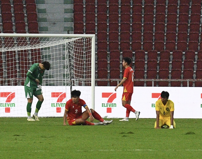Thắng 2-0 đẹp mắt, dàn hot boy U22 Việt Nam còn ghi điểm bởi hành động đẹp hơn với đối thủ Malaysia- Ảnh 3. Thắng 2-0 đẹp mắt, dàn hot boy U22 Việt Nam còn ghi điểm bởi hành động đẹp hơn với đối thủ Malaysia- Ảnh 3.