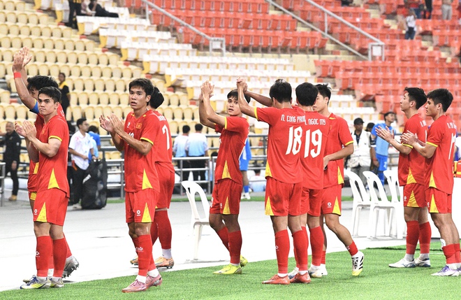 Thắng 2-0 đẹp mắt, dàn hot boy U22 Việt Nam còn ghi điểm bởi hành động đẹp hơn với đối thủ Malaysia- Ảnh 15. Thắng 2-0 đẹp mắt, dàn hot boy U22 Việt Nam còn ghi điểm bởi hành động đẹp hơn với đối thủ Malaysia- Ảnh 15.